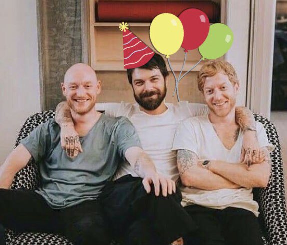 Sending a big happy birthday to our favourite Simon Neil    