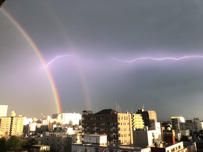 自然現象 虹から稲妻がでてる不思議な空 しかも二重の虹も 茨木 水戸 まとめダネ