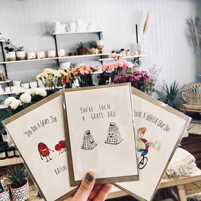 welldrawncards's tweet photo. Thanks so much for @poppyrosebrisbane for this fantastic photo and supporting me.😀💐
.
Never too late to say Thanks a bunch to your dad and grab a card from their store 💌💐✋🏽
.
#poppyrose #flowers #greetingcard #fathersday #dad #illustrator #illust… https://t.co/yxzfsh7dba https://t.co/sdrGBbojs9