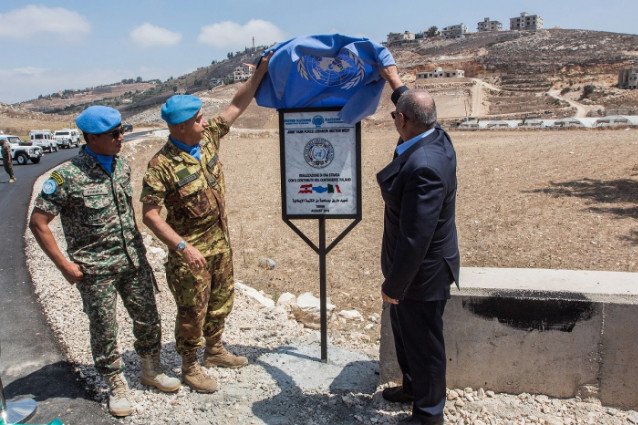 CBisogniero's tweet photo. #Lebanon - 🇮🇹 Blue Helmets from @UNIFIL_ Sector West inaugurated new road in #Tibnin - Another crucial contribution to the development of the local road network https://t.co/eOwiKJGAY5 #HybridDiplomacy https://t.co/JiXowcKLSB
