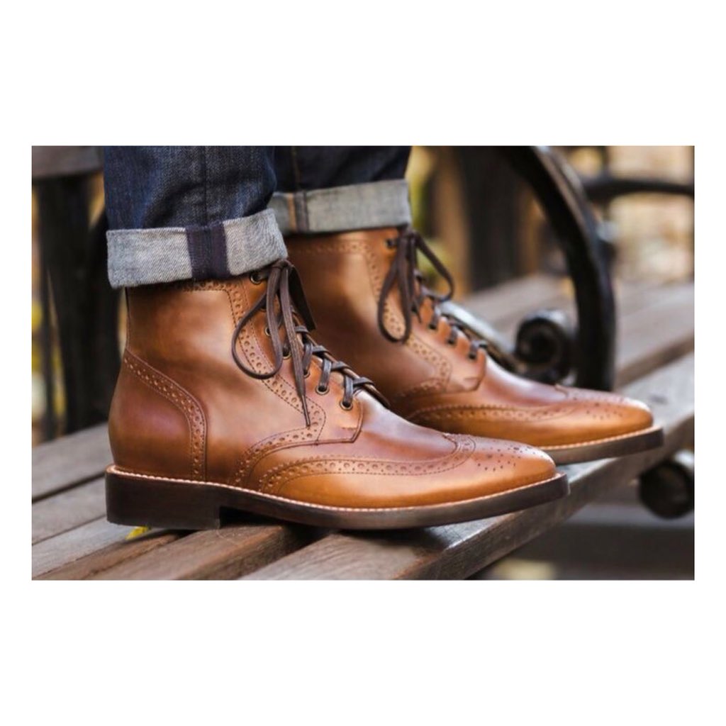 | W I N G T I P • B O O T |
#handmadeshoes #leathershoes #leatherbags #leatherwallet #leatherboots #wingtipboot #handcrafted  #leatherjacket #ridingjacket #leatherboot #brogues #boots #leatherboots #leathersmithindia
Dm or whatsapp on the number given in the bio.