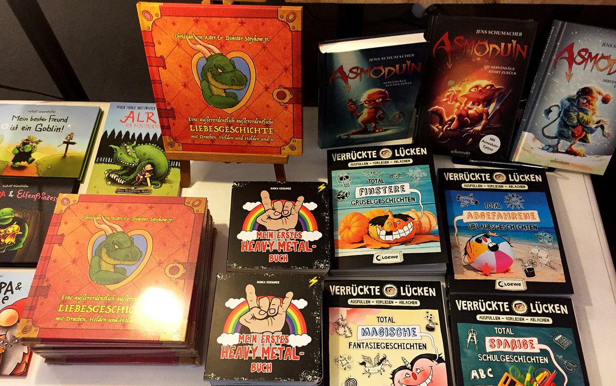 NEU im DRACHENWINKEL!!! LEIGH BARDUGO "Das Gold der Krähen" uvm. Komm am Sonntag zum "Tag der offenen Tür" in den Drachenwinkel. Wir sind von 10:00 - 18:00 für euch da! Gib Bescheid, falls wir Dir eine der Neuheiten reservieren sollen ;-) Beitrag darf gerne geteilt werden!