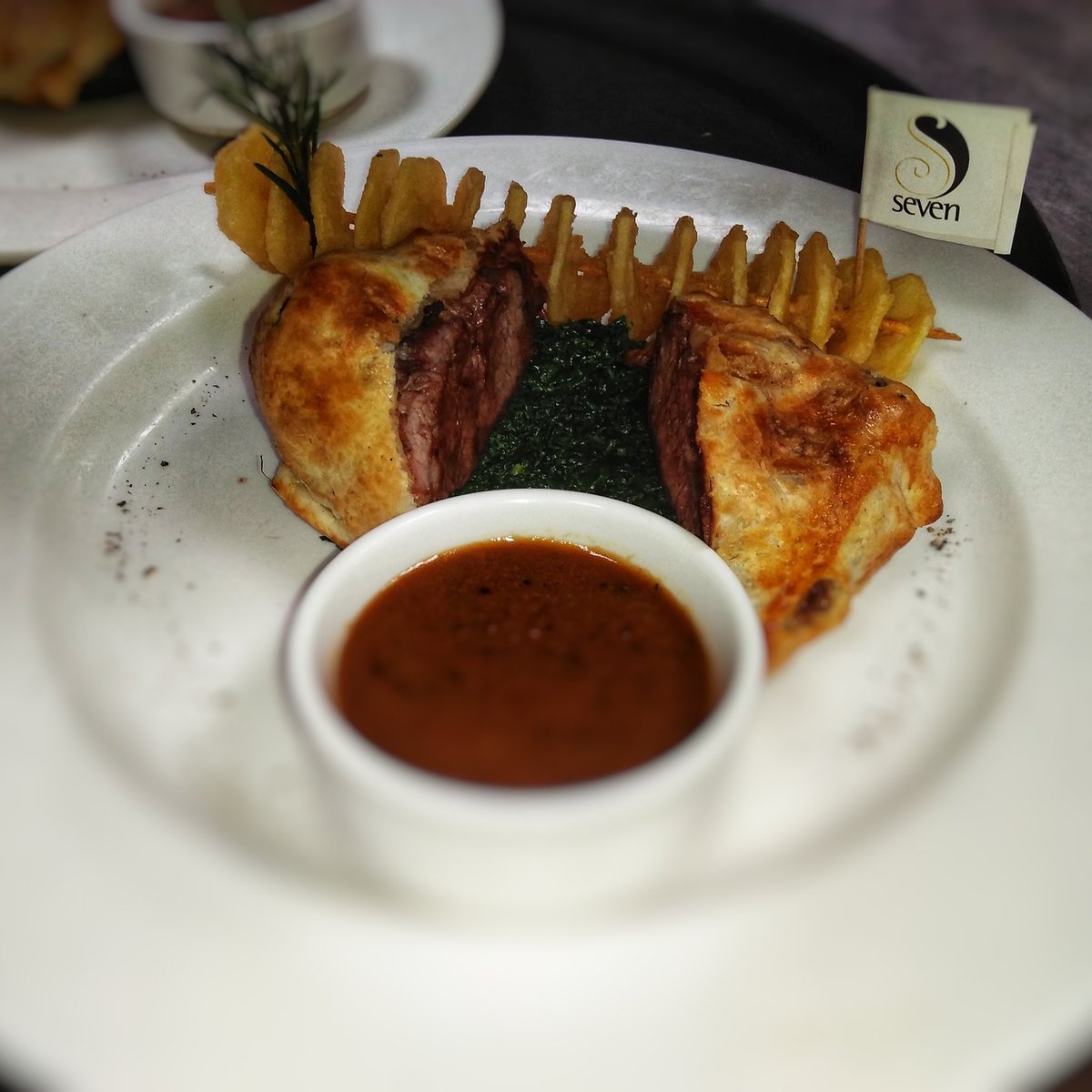 ExperienceSeven's tweet photo. Wellies on your feet and a Wellington in your belly...perfect start to the weekend! #experienceseven #bestrestaurantinnairobi #freshfood @chefkiranjethwa #healthymeals #goodfoodchoices #chefkiranjethwa #steaks@7 #chefkirancreations #seriousaboutsteaks #SAS #foodieparadise https://t.co/5JiQU2gEUP