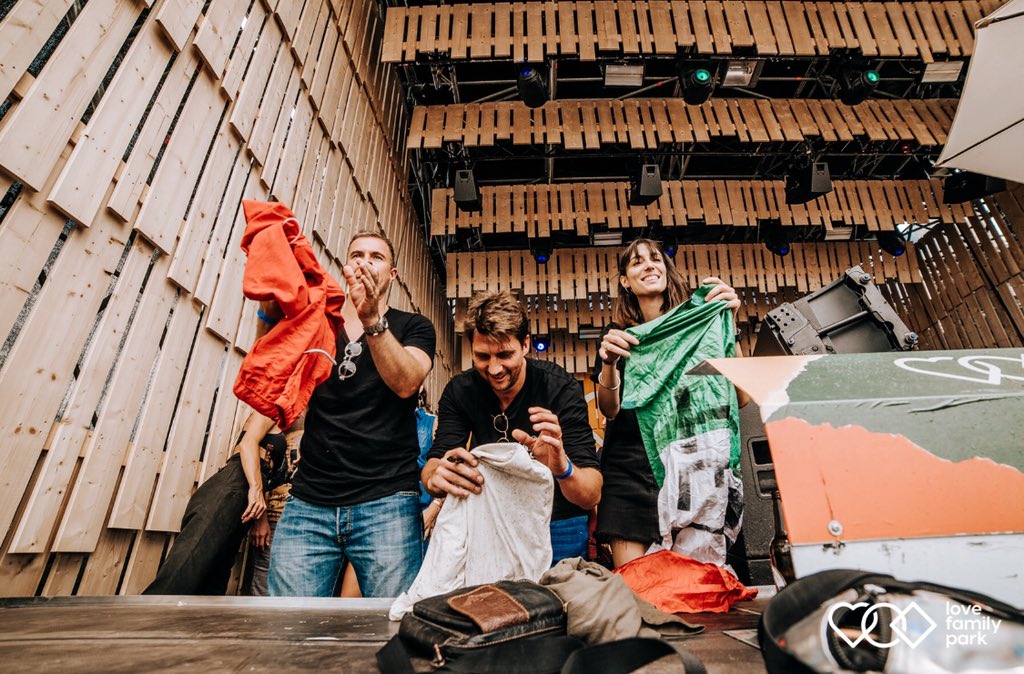 when we started signing flags and it escalated to people throwing their handbags and Iphones and tshirts for us to sign 😂❤️ <a href="/PanPotOFFICIAL/">Pan-Pot</a>