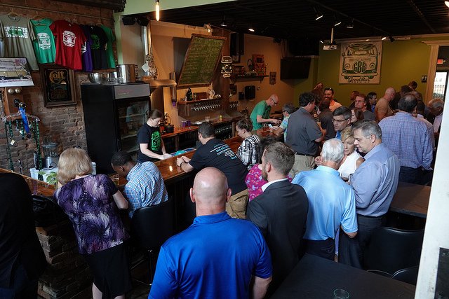 huntsvillealcoc's tweet photo. What a great crowd at last night's Business and Brews! Thanks to  @GreenBusBrewing for hosting and to @comcastbusiness for sponsoring our Networking series!
More photos: https://t.co/hGbvJFSOm6 https://t.co/K3P6P7Yq4P