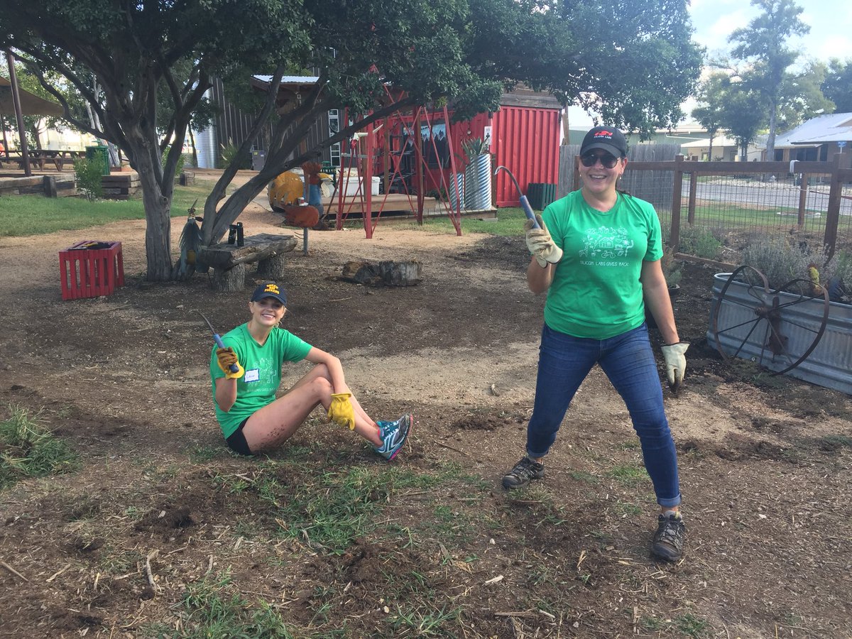 LeighAustinPank's tweet image. What a great thing @mobileloaves has created at Community First! Village. Happy to serve them this week with my @siliconlabs crew. #siliconlabsgivesback #servinggoodness