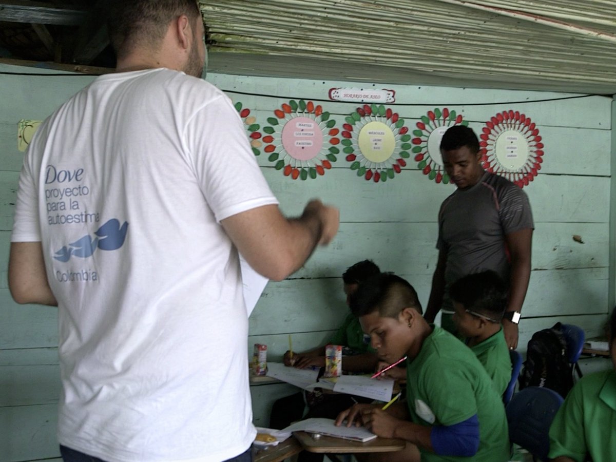 OmnisInstitute's tweet image. Partnering with @Dove &amp;amp; @Unilever we were able to deliver w/ our local leaders first ever #DoveDay self-esteem workshops in Chocó schools in Colombia. Also first time for many of the kids talking about #selfesteem! @PaulPolman #realbeauty #confidence #leadership #socialimpact