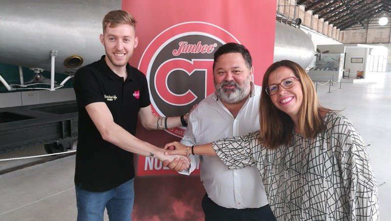 JimbeeMelon's tweet photo. Ya puedes escuchar la rueda de prensa completa de la presentación de nuestro nuevo gran fichaje @Bateriafutsal.
https://t.co/muDuJRoDso
#OrgulloJimbee #SomosJimbee https://t.co/GCCwu65Iqu