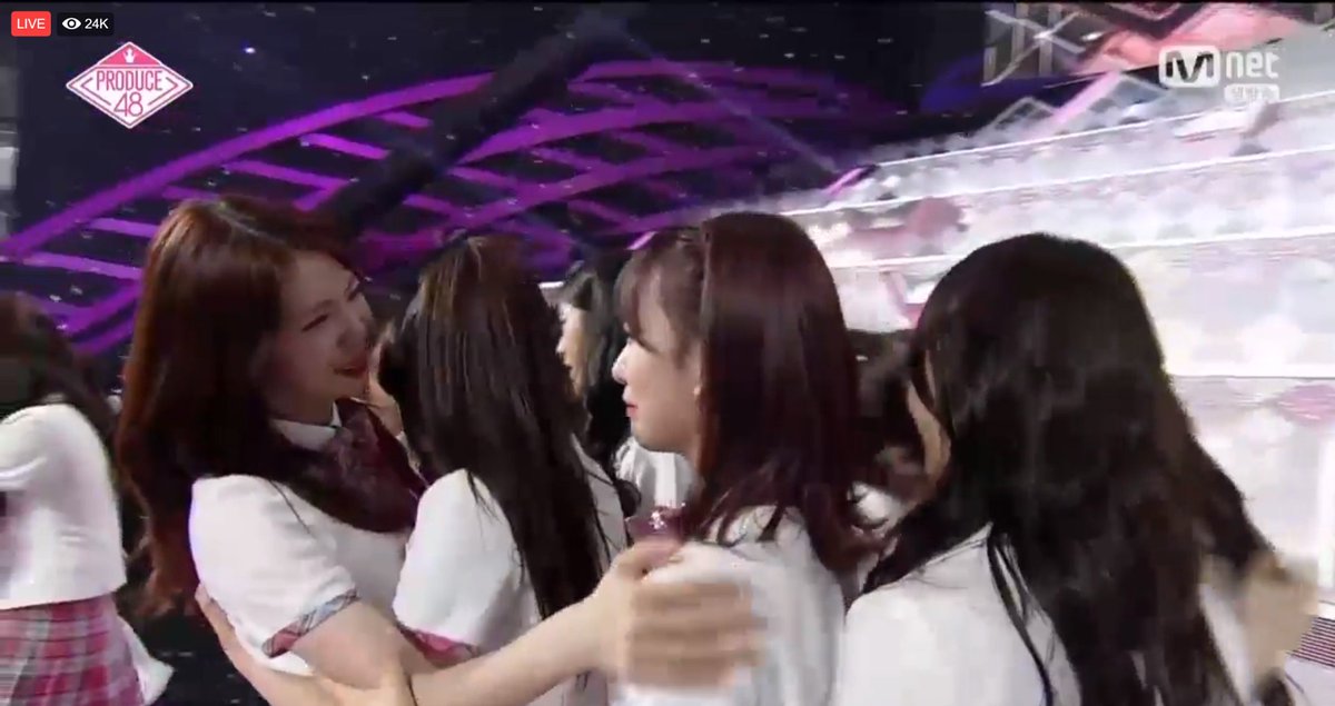 pd48jokbal's tweet photo. Look at all these girls crying over Lee Kaeun! Sakura went to Kaeun and looked like she was crying😭😭

#PRODUCE48 #PRODUCE48FINALE https://t.co/wEsZ1hrzvY