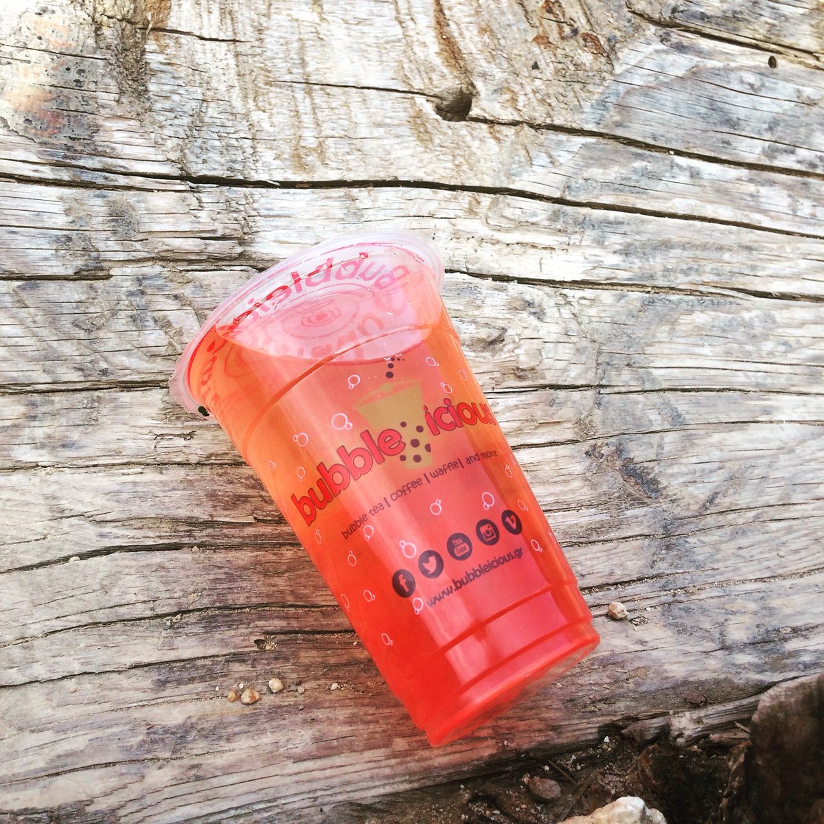BubbleiciousTea's tweet photo. Το καλοκαίρι δεν τελειώνει για μας☀️⛱✌🏻😎 #bubbleicious #bubbletea #lastdayofsummer #summer2018 #positivevibes https://t.co/g0eecLHjG7