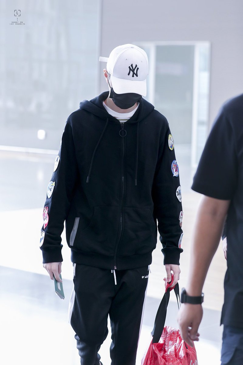 shootonL's tweet photo. 180824 icn ✈️✈️✈️

#라이관린 #賴冠霖 #LAIKUANLIN #워너원 #WannaOne https://t.co/Y5ADwZ77Zr