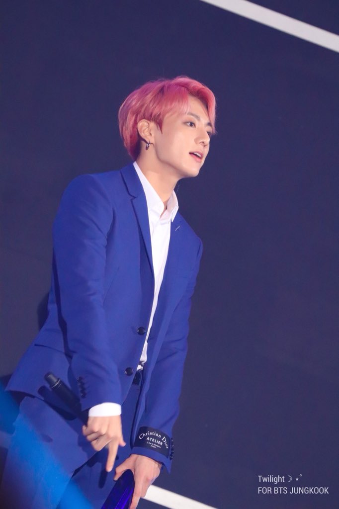 twilight__391's tweet photo. .
.
1997/9/1
HAPPY JK DAY🐰🎂🎁🎉👑💜
.
.
#HappyJungkookDay 
#정국이는_9월의_첫번째_기적 
#HBDJK #JUNGKOOK #정국 https://t.co/QmvmgA4V8w