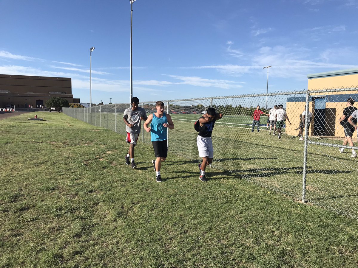 BoysFrenship's tweet photo. Last day of #shiphoops #bootcamp18, another team race with a two plate run, sled pulls, sit-ups, push-ups, medicine ball relay, and team run. https://t.co/agCYGkyFWz