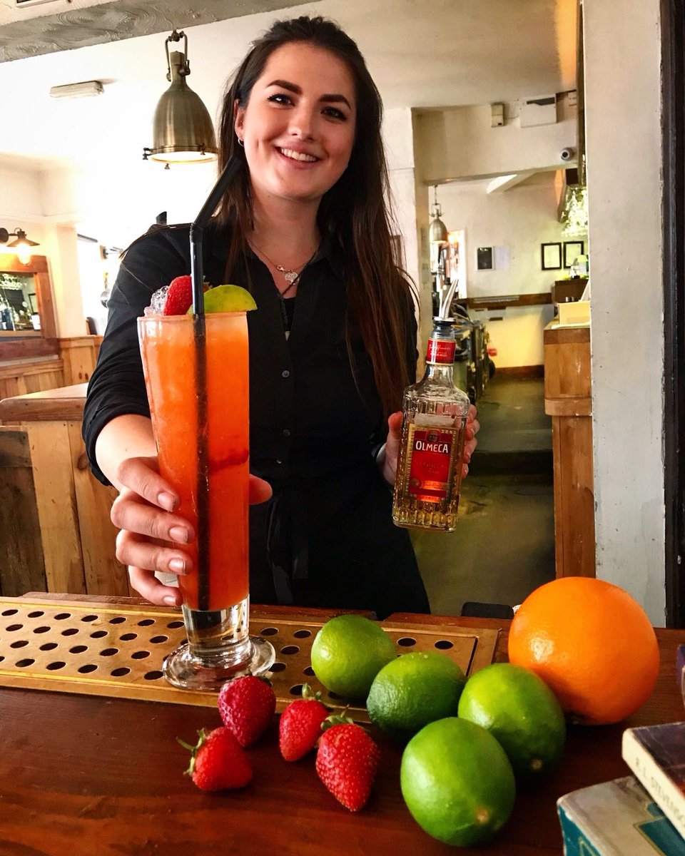 TheLighthouseOx's tweet photo. Some delicious new cocktails have been added to the menu including this one, the Strawberry Cobbler. Here is one of our fantastic waitresses Megan serving it to us. It's a fruity cocktail but we drink it #WhateverTheWeather https://t.co/9JHSDLA6FQ