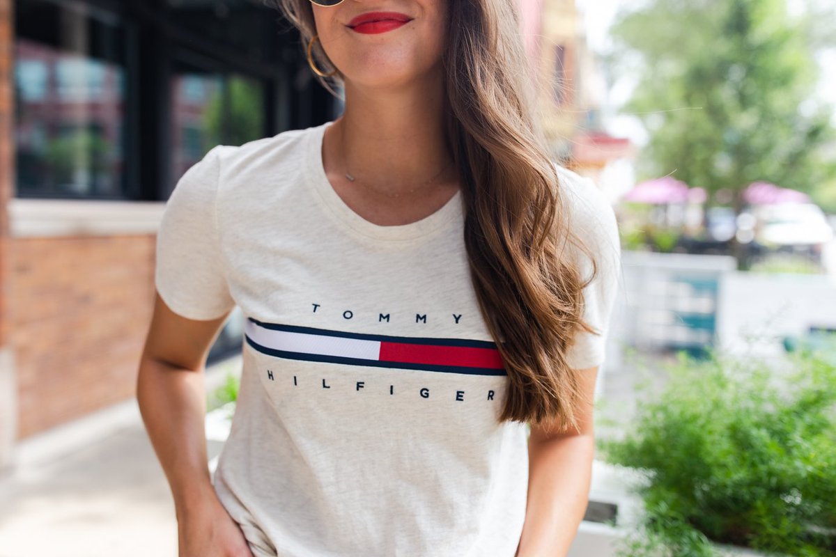 jesskeys_'s tweet photo. Not into 90's trends? That's because you haven't seen THESE ;-) Teaming up with @eBay to share a few that you'll actually feel confident pulling off! https://t.co/zwNTE1TPDu #ad #ebaystyle #ebayfashion https://t.co/ZqS5rn9yLn