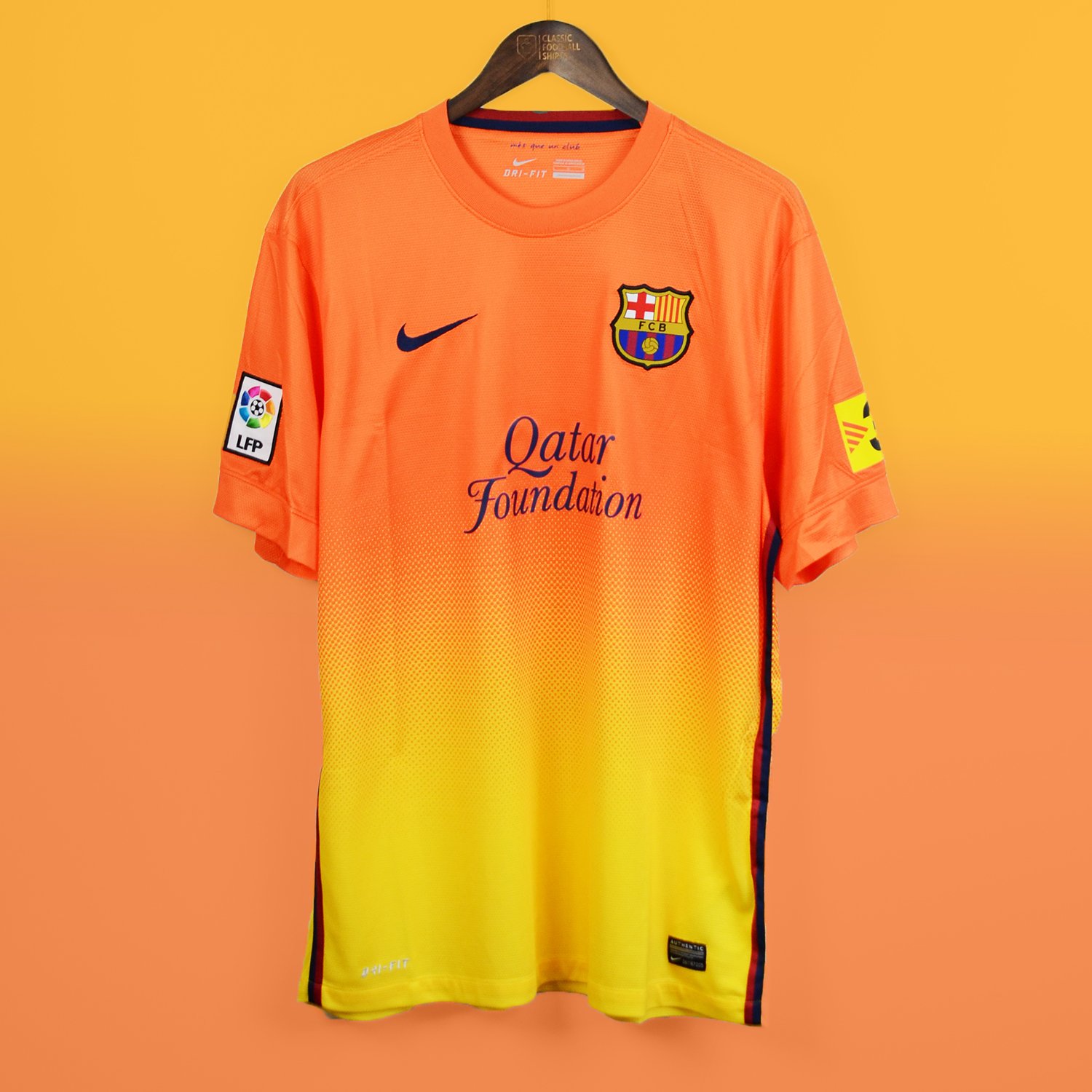 Voorkeur Gelach Kakadu Classic Football Shirts on Twitter: "Kit colours: Barcelona in Orange  2012-13: Barca picked up the La Liga title in emphatic style in this two  tone orange and yellow shirt picking up 100