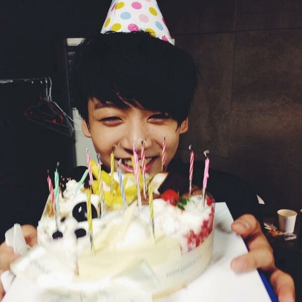 koyarosa's tweet photo. No puedo creer que ya tiene 21 TnT 💕
#JKMagicDay https://t.co/JX0Lgq1RCG