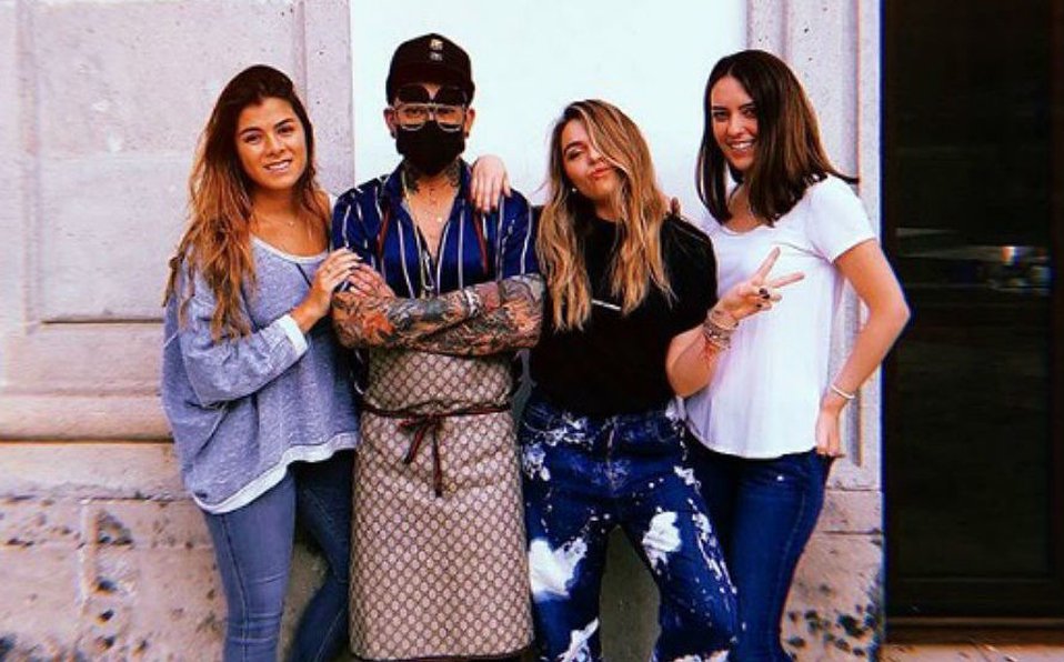 ElBreakMN's tweet image. #Tendencias 🎨
#JonBoy estuvo en #LosPinos para hacer un tatuaje a @sofia_96castro  y #PaulinaPeña, el chico es muy famoso ya que ha tatuado a celebridades como #JustinBieber, #Rihana, #LindsayLohan, entre otros.