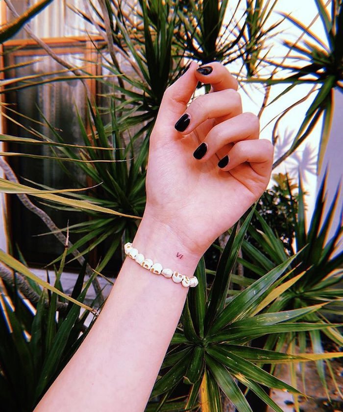 ElBreakMN's tweet image. #Tendencias 🎨
#JonBoy estuvo en #LosPinos para hacer un tatuaje a @sofia_96castro  y #PaulinaPeña, el chico es muy famoso ya que ha tatuado a celebridades como #JustinBieber, #Rihana, #LindsayLohan, entre otros.