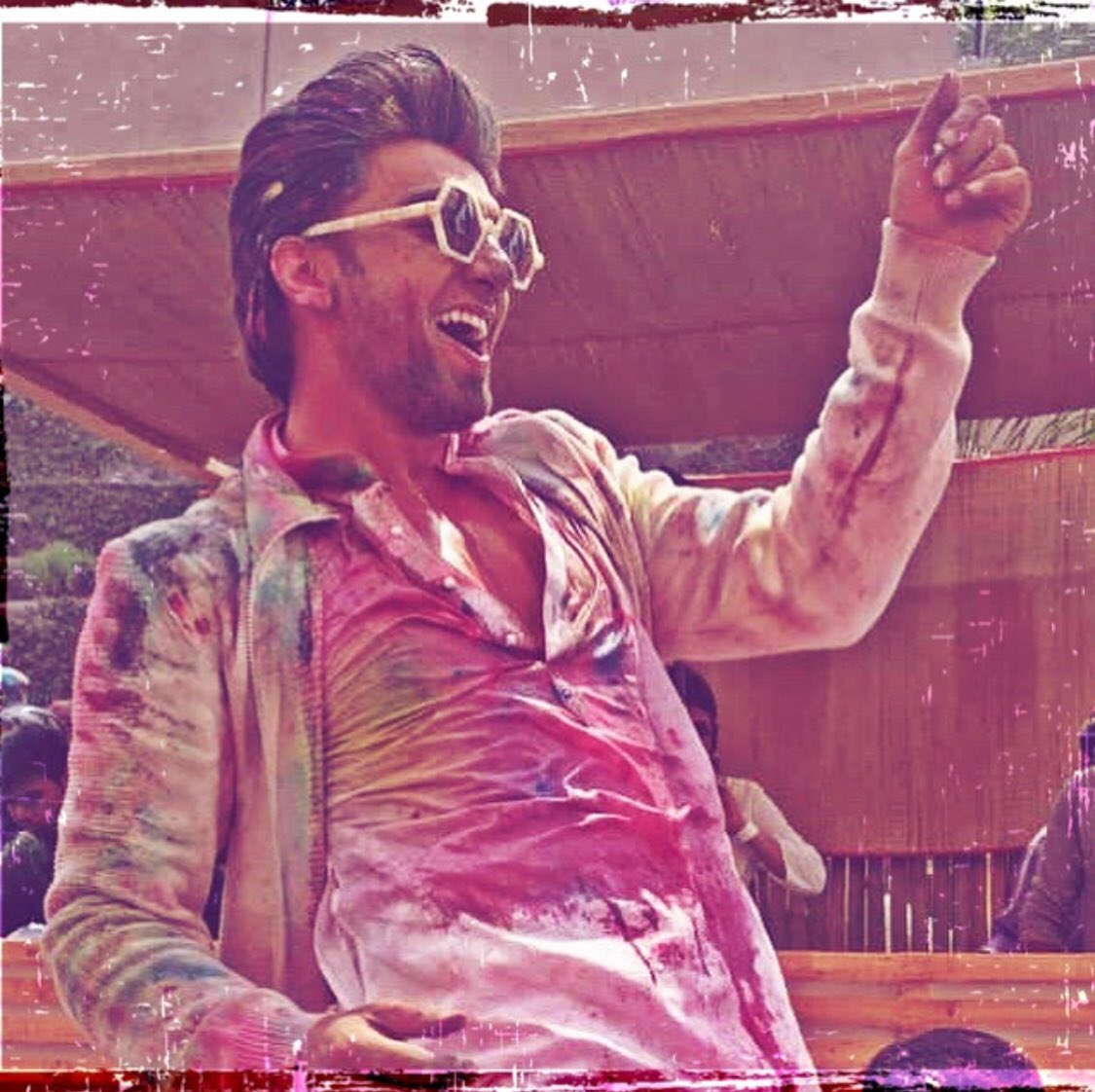 RanveerOfficial's tweet photo. That #fridayfeeling ❤️💜🧡💛💚💙 https://t.co/Rwkm6O2Xpx