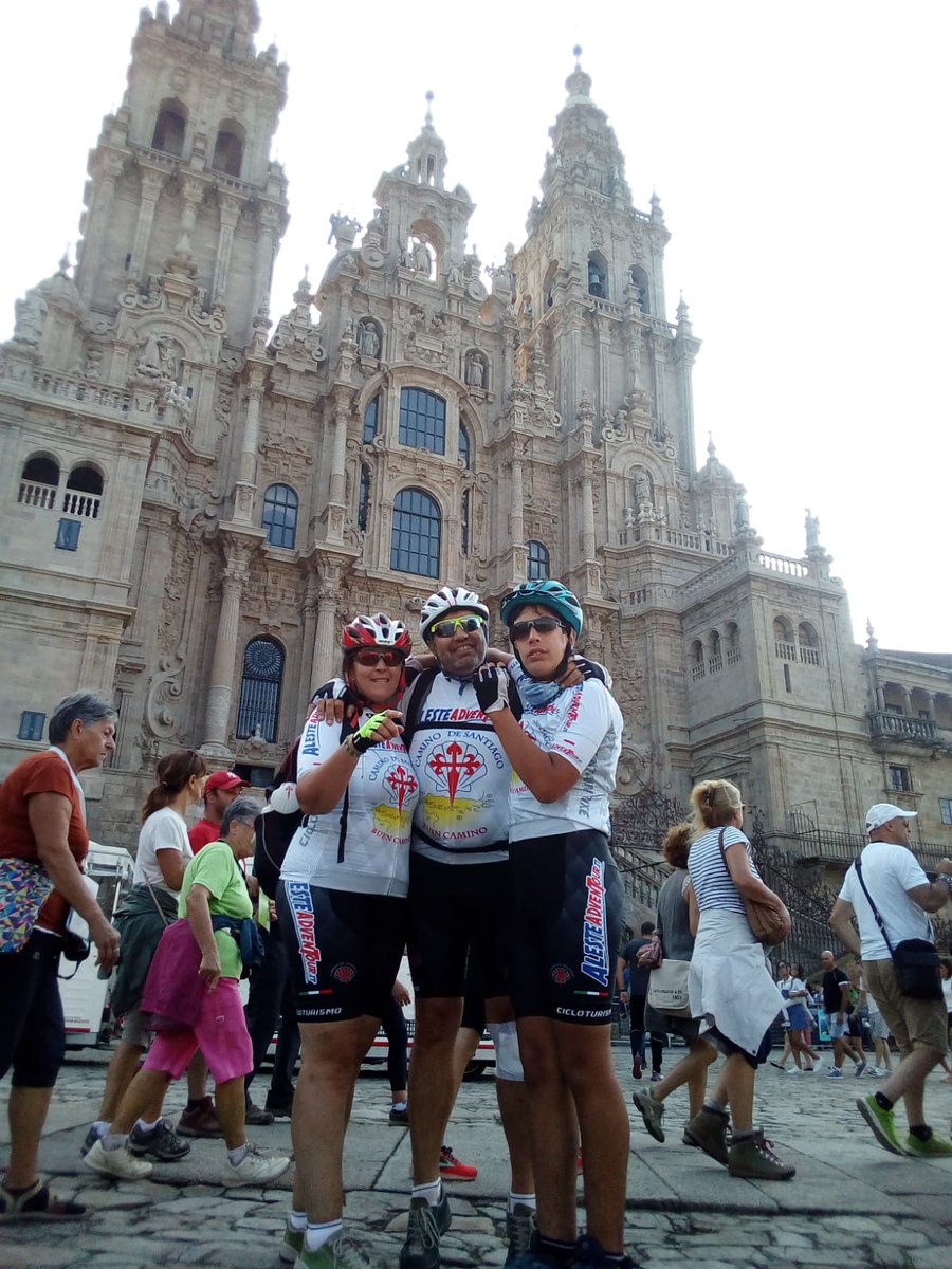 In nove giorni da #Leon a #SantiagodiCompostela 340 km in bici, un' emozione unica, una famiglia in cammino.....