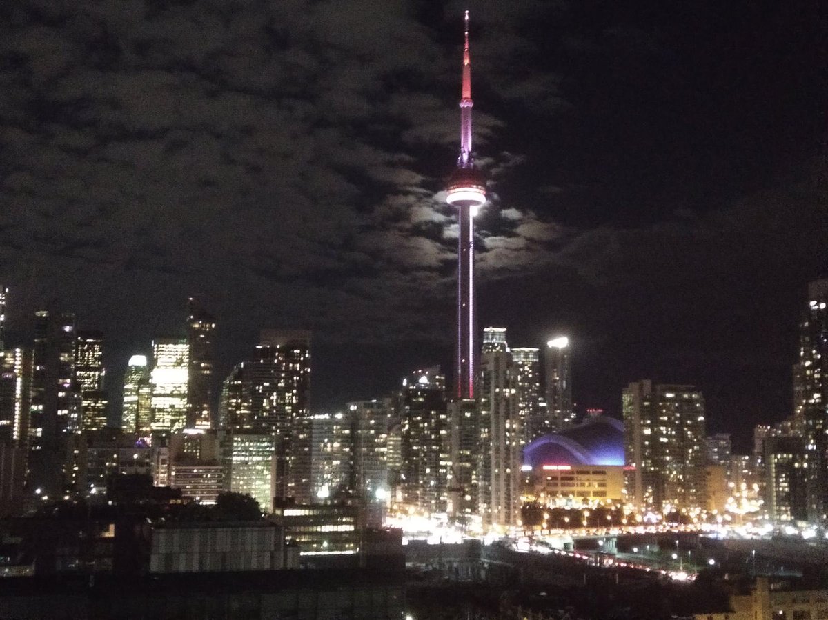 Euromast upgrade ? No, it’s the CN Tower in Toronto. Enjoying the view during RSM study trip with MBA &amp; EMBA students. Learning about Fin Tech and enjoying the city #rsmmbastudytrips @rsmmba
