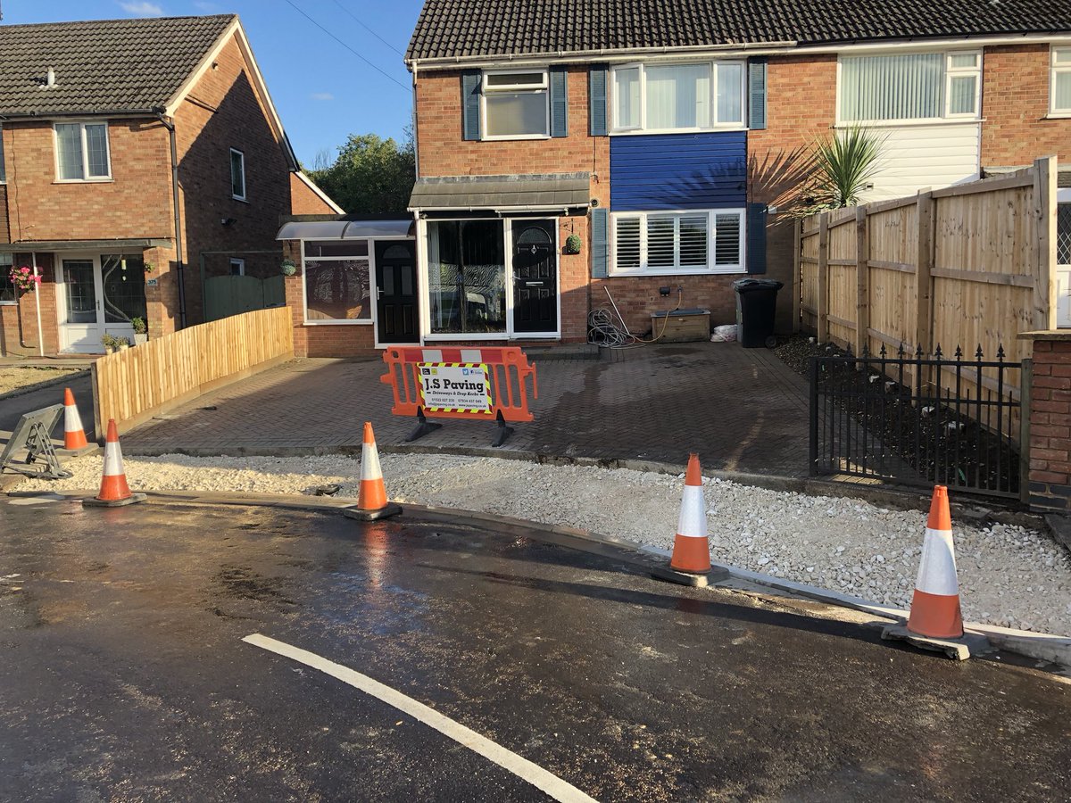 j_paving's tweet photo. Another drop kerb completed ✅ #dropkerbs #paving #jspaving https://t.co/rASu1yRH7R