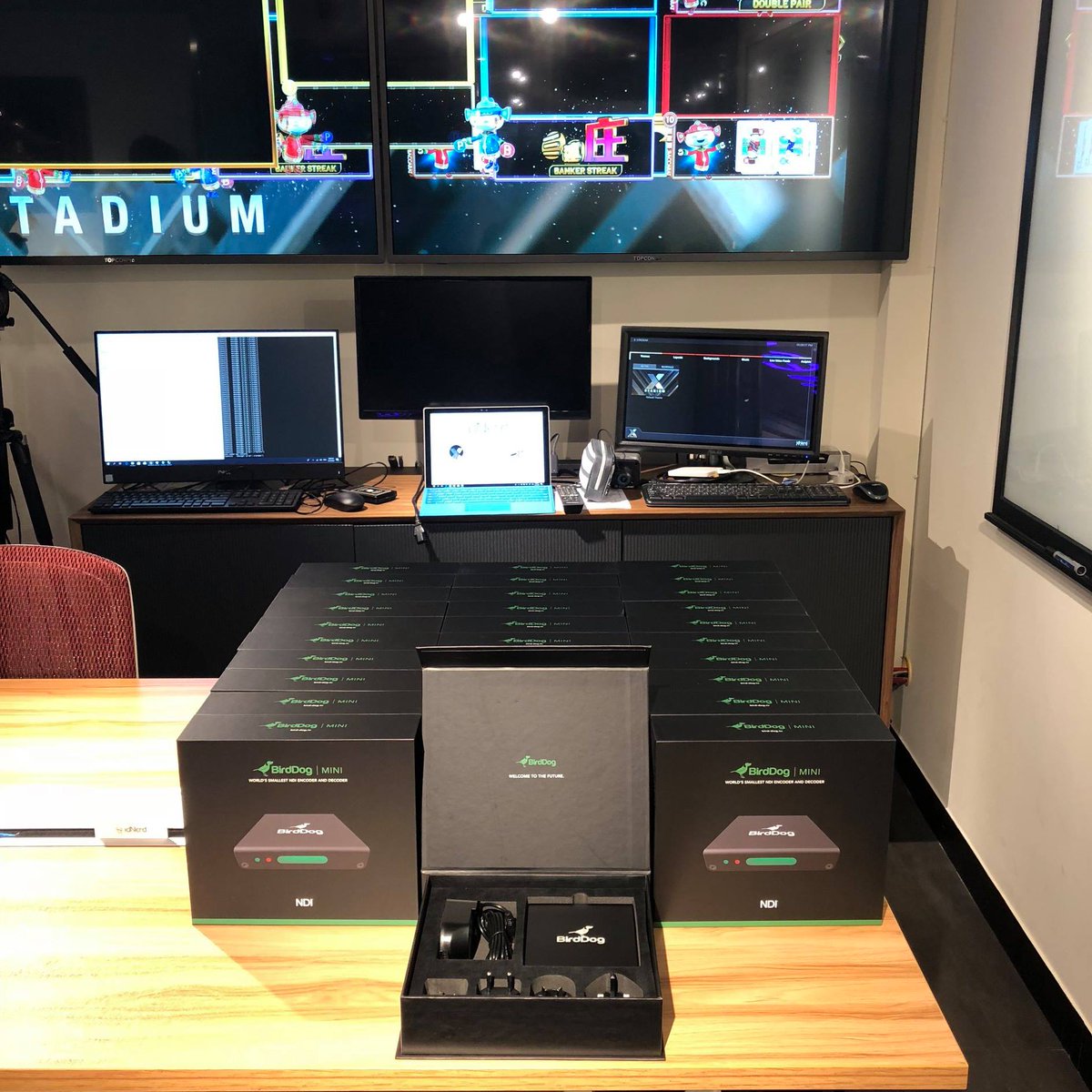 bird_dog_gear's tweet photo. Our awesome SI in Hong Kong, @idNerdHK just took delivery of 30pcs  our new Mini. These are going into a casino in Macau where they will be pushing NDI content to screens around the casino using their awesome platform https://t.co/qbu4bxTNA1 #NDI #NDIcentral https://t.co/RZvYY18OCf
