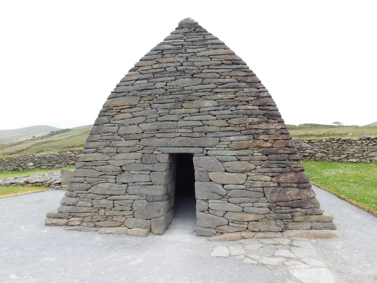 connaught1968's tweet photo. #Gallarus Oratory #DinglePeninsula @irarchaeology @History_Ireland 7th or 12th century , that is the question !!!!😇😉 https://t.co/TsdIgLkKIV