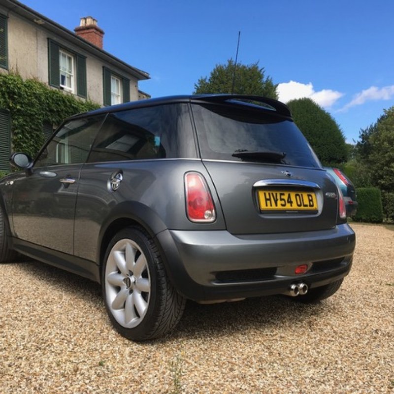 school_notices's tweet image. A Member Parent from Cheam has just posted this fabulous Mini Hatchback 🚘 for sale! A 2004 1.6 Cooper S model with low Mileage of 39k, it's for sale for £2,720.00 ono. Check out the full details here: bit.ly/2Ms2uIL

#mini #minihatchback #driving #carforsale