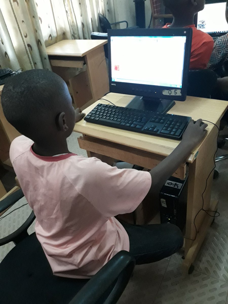 othreecodes's tweet photo. Day 3.
"Beautify your pages with CSS"
@SeunIsRoyalty Taking 'em kids on #CSS
Stay tuned to this handle 💃💃💃💃 we'd be releasing their designs soon
#KnowITBootCamp
#KnowIT
@knowIT_official https://t.co/uePweRWo2g