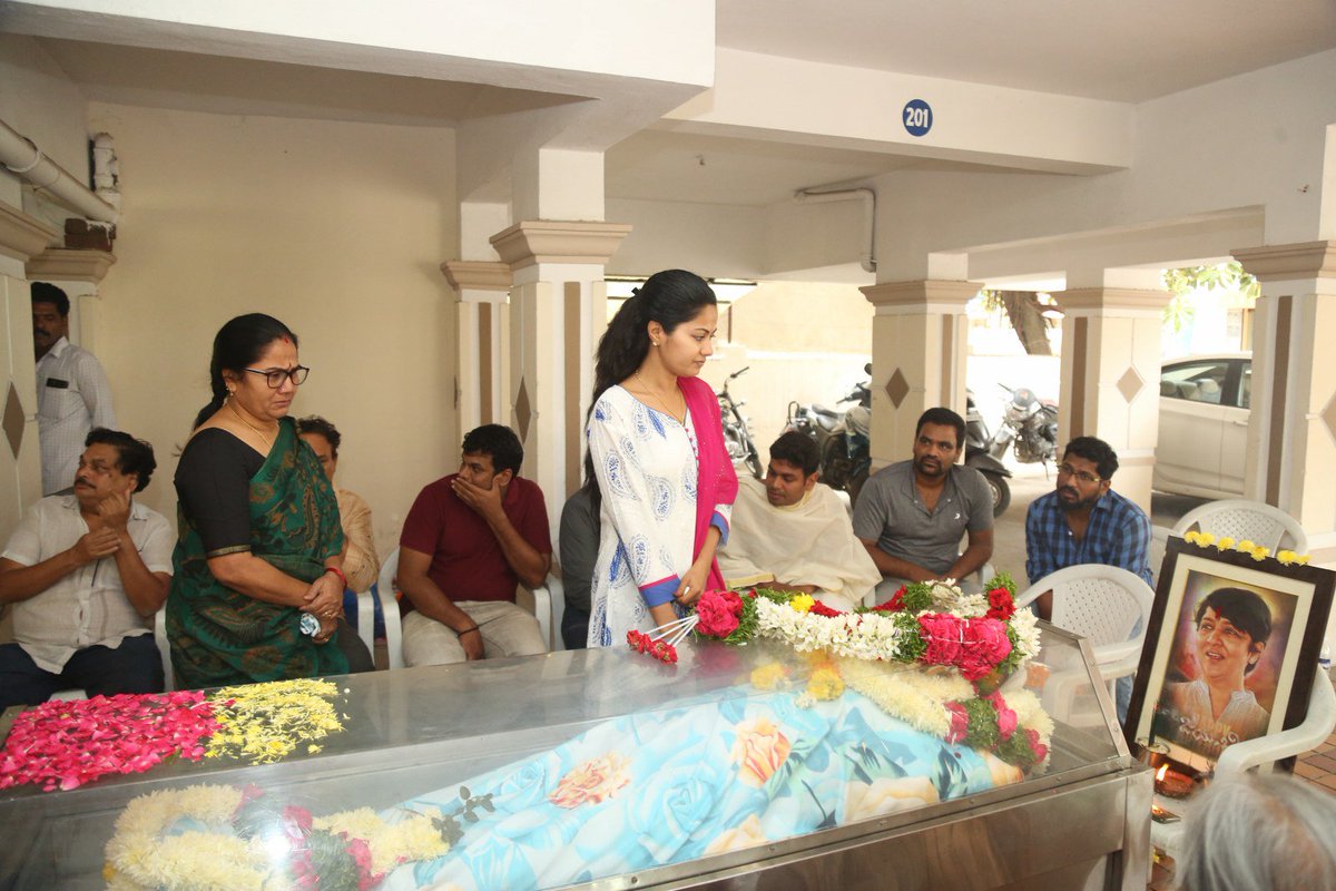 NTVJustIn's tweet photo. Photos: Celebs pays respects to #BAJaya
https://t.co/UVtGB4FHpI
#BARaju #Tollywood https://t.co/wpvBrvRi7Z