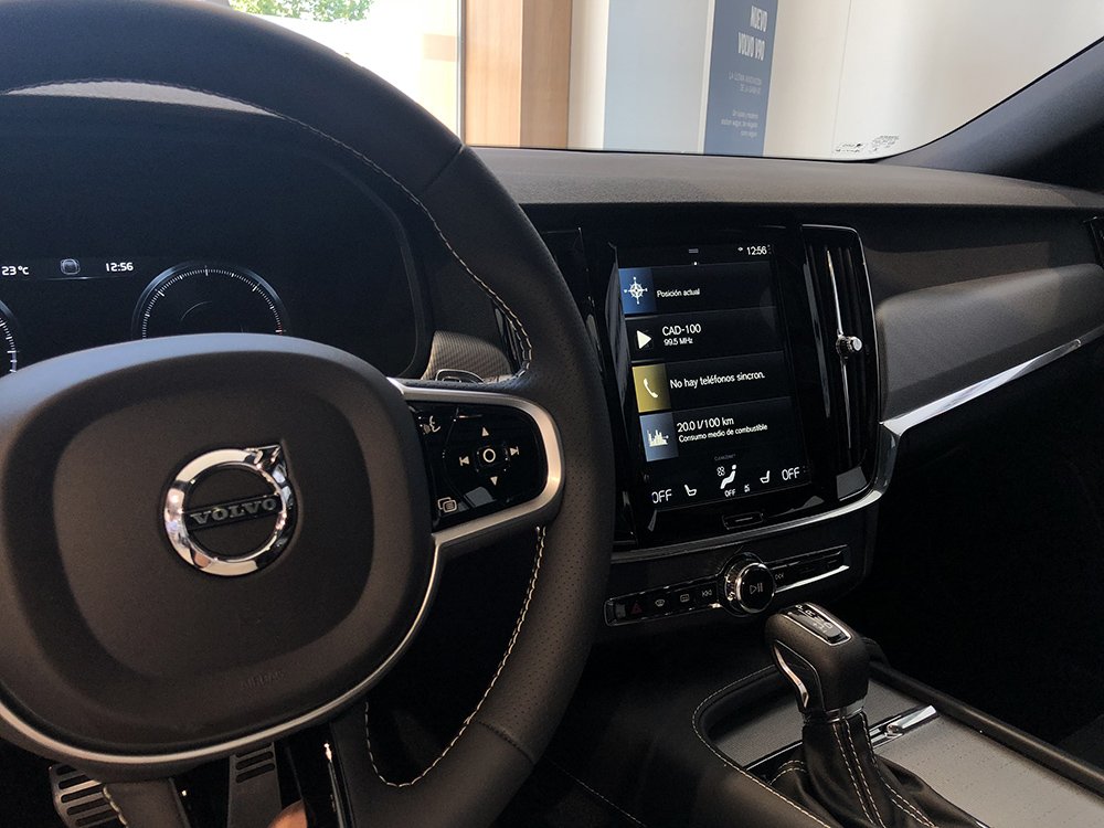 volvosafauto's tweet photo. ¿Quién dijo que un familiar no puede ser lujoso, elegante y deportivo? Seguro que jamás se montó en el #VolvoV90 #Safauto #VolvoLovers #Automoción #coche https://t.co/6NqlGwbfxU