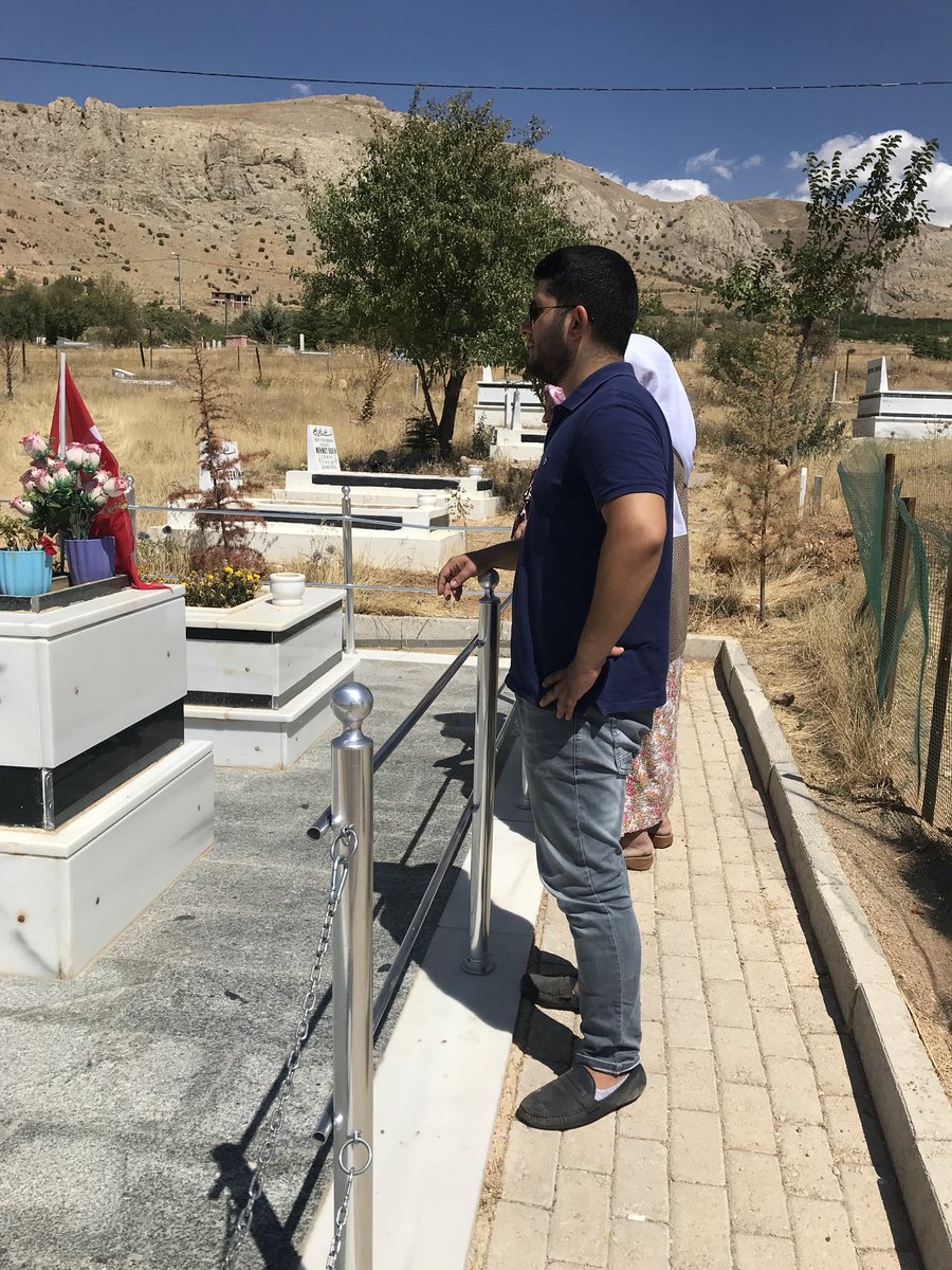 And içtik kanınız yerde kalmayacak ! Vatan uğruna gözünü kırpmadan can veren tüm şehitlerimizin ruhu şad olsun ! BİR ÖLÜR BİN DİRİLİRİZ !! #fethisekin