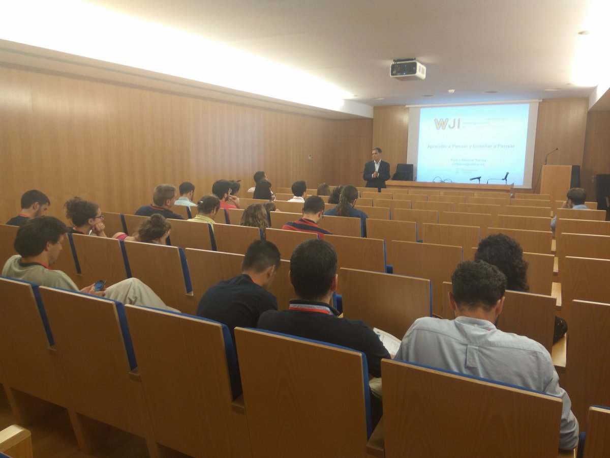 WJIEcoyEmp's tweet photo. Ahora mismo Pedro Allueva nos está enseñando a "aprender a pensar y enseñar a pensar". ¡Muy interesante! ¡Muchas gracias Pedro! @uvteruel @unizar @fcshteruel #teruel #6WJI #jovenesinvestigadores https://t.co/x0M9NXjvMP