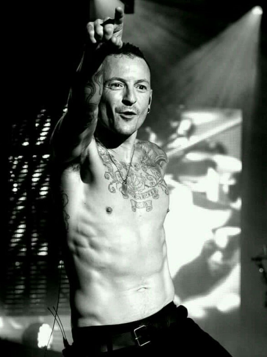 ChristineBezy's tweet photo. This world without you.. :(
It's not okay but I've learned to accept it.
Miss you today and everyday, Chester! https://t.co/a6RU0oyApZ