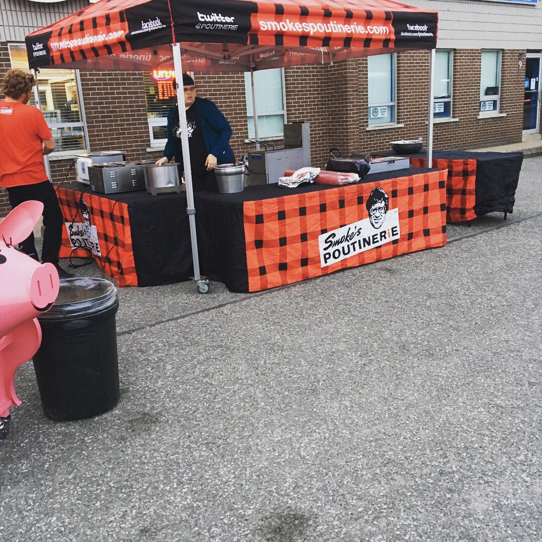 977HTZFM's tweet photo. Itโs #frontlawnfriday and it is the last at @environiagara giving away a smoker from @niagara_hearthb! @poutinerie is here making some poutine and thereโs also great sausage and pea meal bacon! #htzfmroadies are also giving away free swag and last minute ballots! #IAMHTZFM https://t.co/TYhTeqNfxj