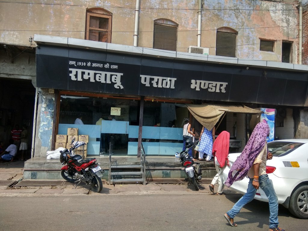 StreetsThatTalk's tweet photo. Desi meals truly beat all others.. like the Paratha meals  at Rambabu Paratha Bhandar, #Agra.
.
Crispy hot parathas stuffed with seasonal veggies and even fruits, served with Aloo ki sabzi,Dahi Aloo or Kadhi and a sukhi sabzi..
Clicks by : Rahul Soni &amp; TripAdvisor.
#TSAgra https://t.co/S7WORO9YIr