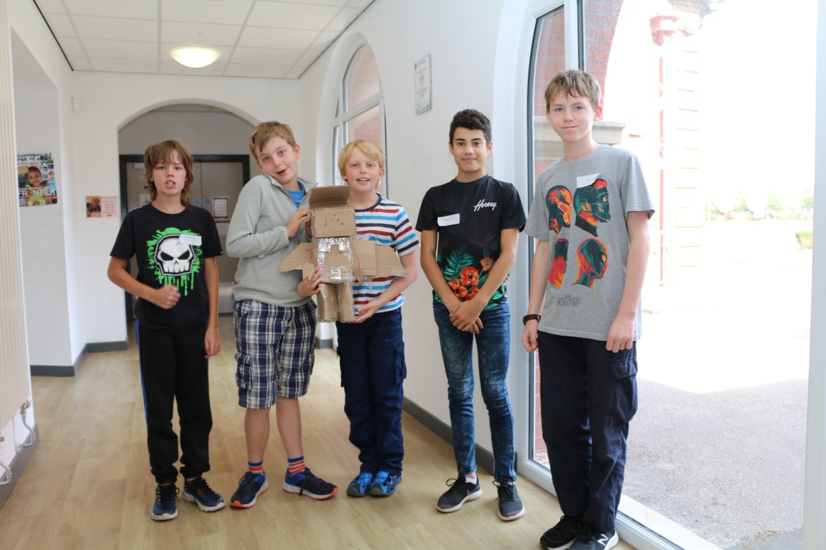 AKS_PiCamp's tweet photo. Yesterday was a great end to the first of two Pi Camp sessions, There were some great projects being created, Harry programmed Minecraft to light up LED's and turn on buzzers when standing on different blocks! #PiCamp #RaspberryPi @AKSSchool @AKSComputing @Raspberry_Pi https://t.co/s4cflM7AuJ