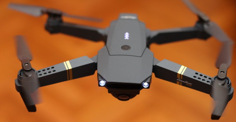 logicalrc's tweet image. If you are just getting into the whole drone thing don&apos;t drop big bucks on an expensive drone just get something like an E58!
Link: bit.ly/2PiqqLo
#drone #FPV #droneracing #fpvracer #quaddiction #drones #fpvlife #quadcopter #fpvfreestyle #dronestagram #dronelife #DJI
