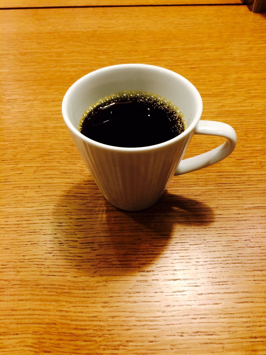 drumasayuki's tweet photo. 今日はDrumnetのみんなとludwigスネアの叩き比べしてきました☆
同じ型でもちょっと年代やパーツが違うだけで全然違うのは何回聴き比べても楽しい☆
8月最終日まだまだ暑かったですがホットコーヒー☆
#Drumnet
#スネア
#カフェ https://t.co/U6RjDkqAWC