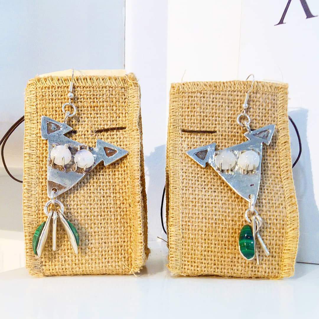 avaritiajewels's tweet photo. Pendientes Vaca pastando 🐮 Disponible en @eres1angel_concept_store y en https://t.co/y9nqdQHSvL. No pierdas la oportunidad de llevar unos pendientes originales.
.........................🐍....................... https://t.co/uJy0O1iLjG