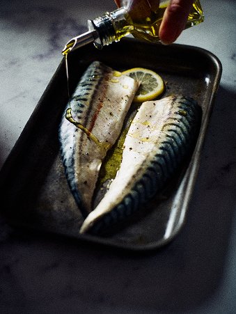 EquatorDesignIR's tweet image. It&apos;s fish Friday here at our Manchester site today. 

Our food stylists and photography team in Manchester have been working on some development work this week. 

#createdbyequator #equatordesign #fishfriday #fish #friday  #photography #foodphotography #foodstyling #designagency