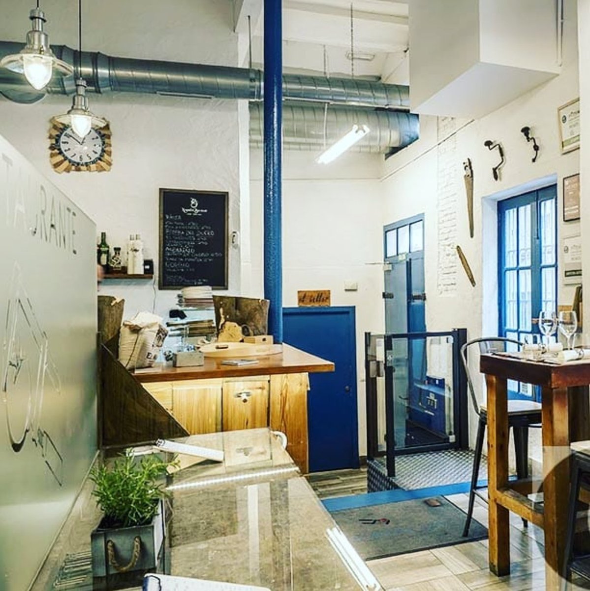 Gracias a vosotros, clientes, amigos y familia, La Carpintería crece. A nuestra sede en la calle Alfolíes 19 pronto sumaremos El Taller, en la Alameda Suárez Llanos 16 #bouzasmola #sitionuevo