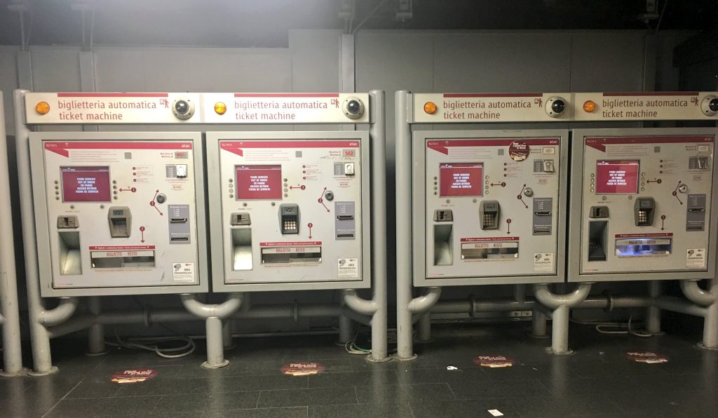 RadioColonna's tweet photo. Atac, continuano i furti delle macchinette automatiche dei biglietti ->https://t.co/gCdHAKJ5pT #Atac #Roma #radiocolonna https://t.co/fx64xsgeLk