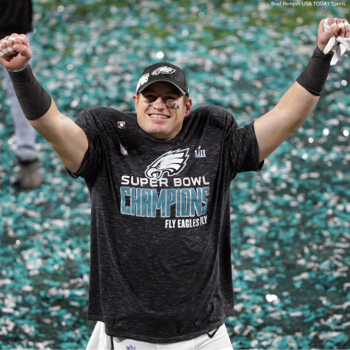 SportsRadioWIP's tweet photo. In today's day and age, it's rare to see an athlete play their entire career with one team. But @BrentCelek did it, a man many will learn from—passionate, diligent, consistent, tough, and a champion. 

Thank you Brent, for 11 amazing seasons. 🙏👏

#FlyEaglesFly https://t.co/yzp3grrK3W