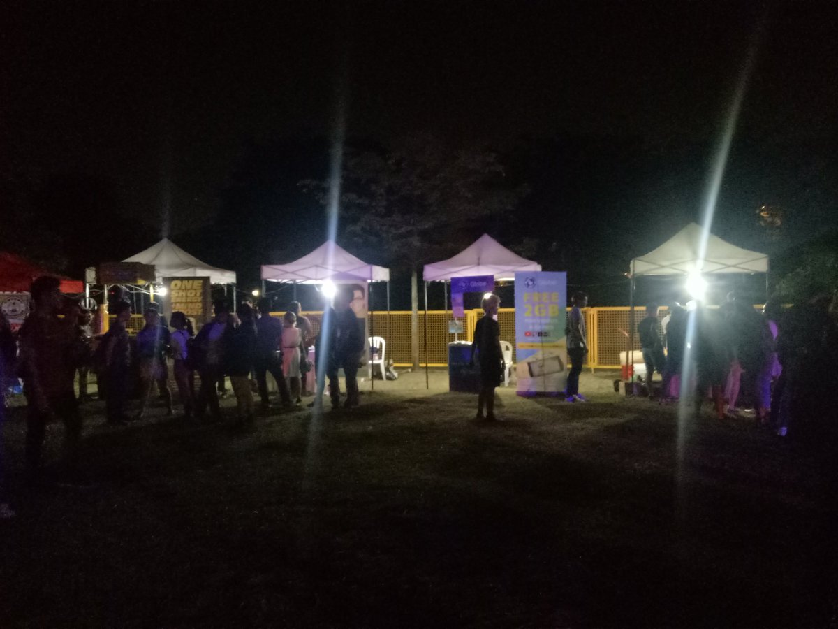 UP_UFM's tweet photo. Sabayan ang kantahan, sayawan, at kainan, dito lang sa #UFM2018 Culminight! Dumaan sa booths for more goodies hatid ng ating mga sponsors. ππ
#SamaSama #SimulanAngSamahan https://t.co/VClM3DluQ4