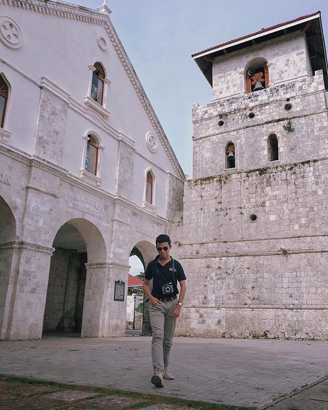 markusmathew_'s tweet photo. he actually rushed to the airport after taking this photo at the oldest church in Bohol 😅 #WorkdayFriday https://t.co/BFsLxABiLg https://t.co/wtCV7nGaWU