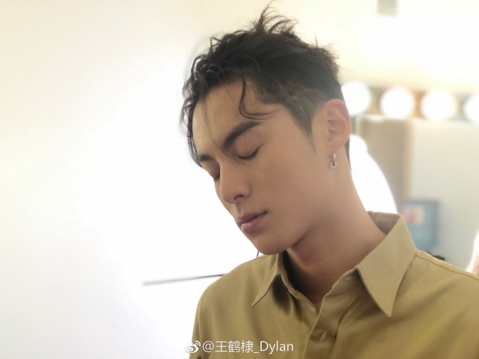 dylanwangdaily's tweet photo. 180831 #DylanWang Weibo Update 

"Do you want to watch meteor shower with me? 31st August 8PM, send in your comments in the live broadcast. The things you want to hear, I will read it. See you there." 

💫LIVE BROADCAST: https://t.co/cRNuPO6xmX or https://t.co/xmGNDr1m9C

#王鹤棣 https://t.co/U9PvuKYKpD