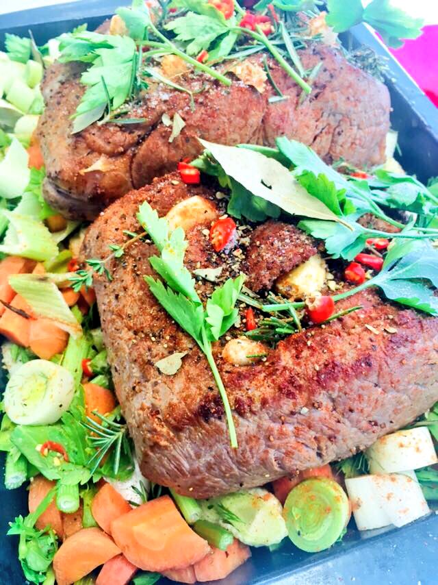 ChefThero's tweet photo. How my morning started. Roasted MidR beef. Succulent, juicy and tender meat packed with lots of flavor..๐ #chefthero #bwchef #roastedbeef #sirloin #beef #cheflife https://t.co/qD5jXezv2D